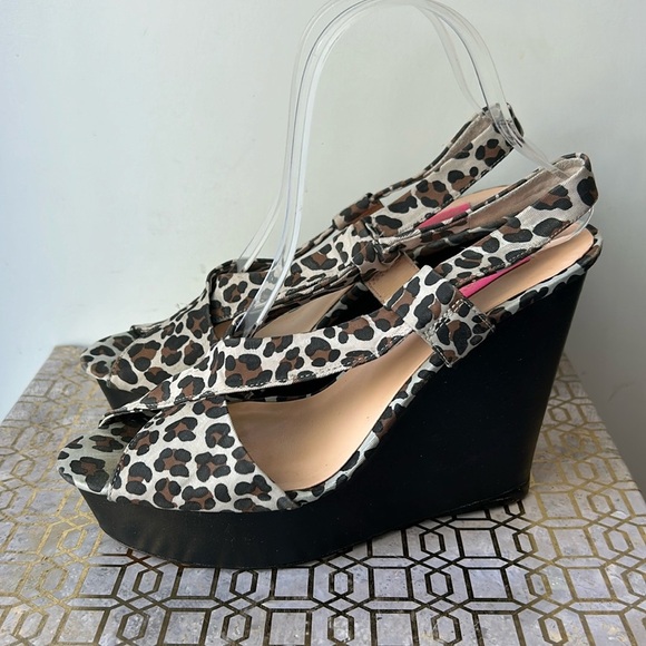 Betsey Johnson Animal Print Platform Slingback Sandals Women's size 9 - Picture 1 of 7